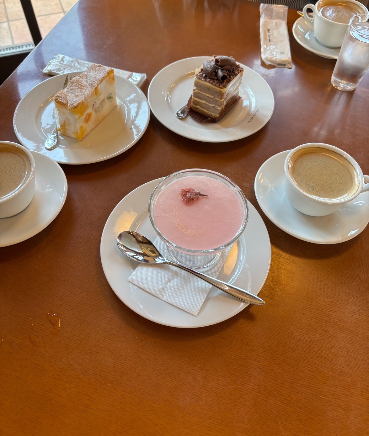 クラブハリエのケーキとコーヒー